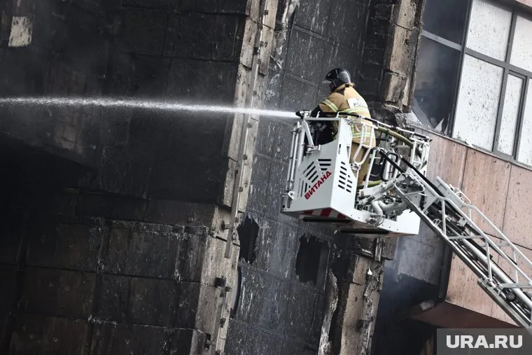 Из зоны пожара спасли более десятка человек, часть из жильцов пострадали (архивное фото)