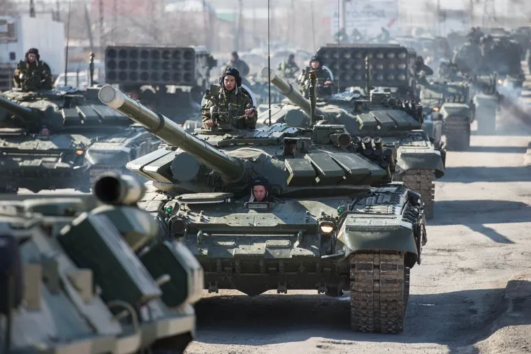 Первая репетиция юбилейного Парада Победы в Екатеринбурге на 2-ой Новосибирской