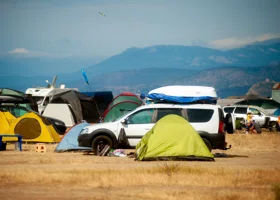 Приставы взыскали 140 тысяч с курганского владельца кемпингов в Крыму