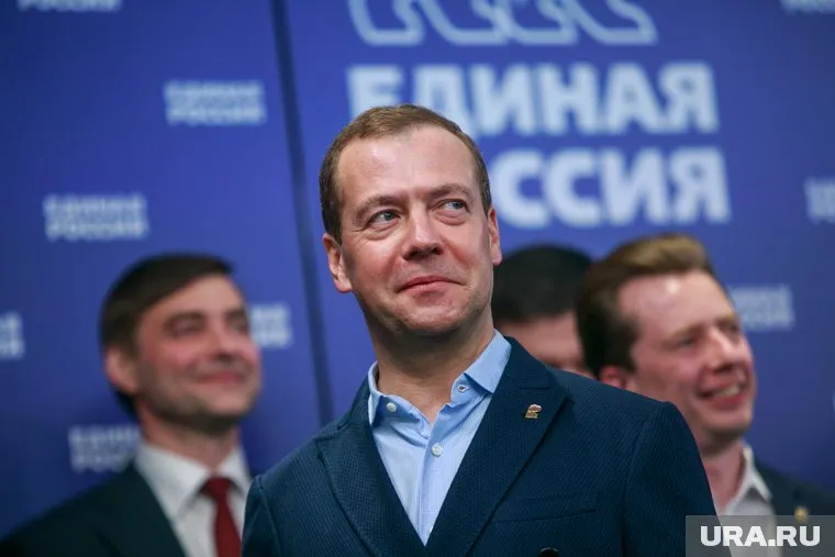 Премьер Дмитрий Медведев стал лидером рейтинга с оригинальным названием