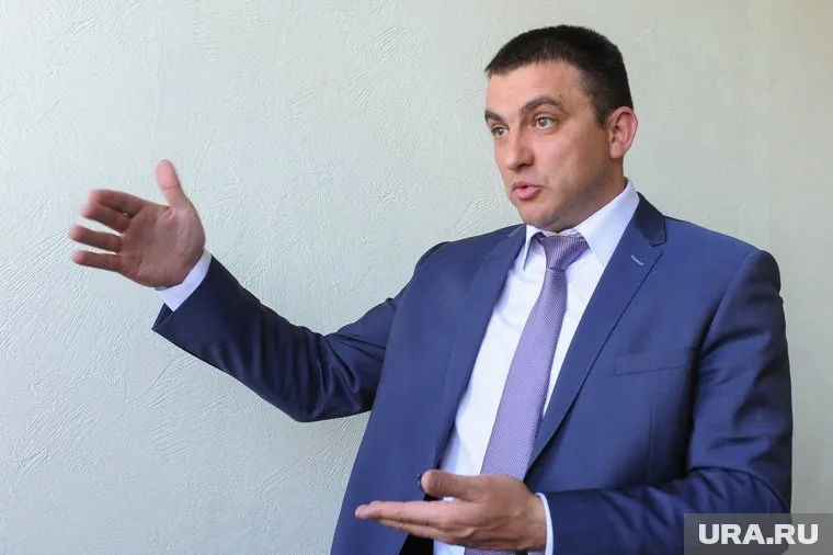 Сергей Гаврюшкин требует от мэра Григория Тонких за две недели восстановить пешеходный мостик