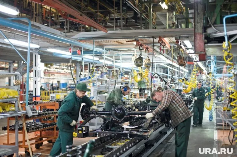 В автосалонах "юбилейный" внедорожник появится в сентябре