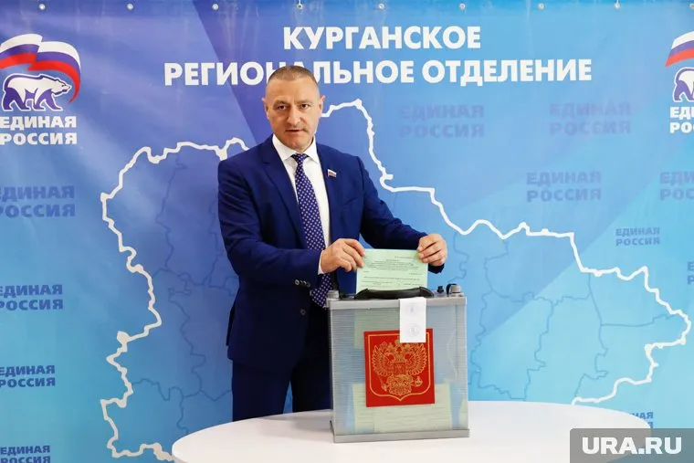 ЕР сдала в избирательную комиссию документы для выдвижения кандидатов в курганскую облдуму