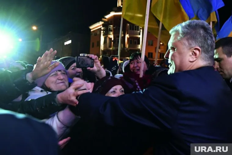 На встречах с избирателями Порошенко кидается в истерику