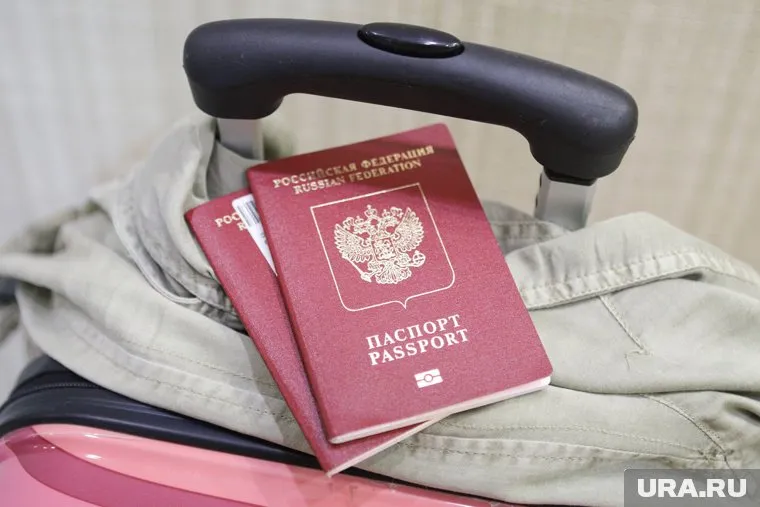 Для трудоустройства обязательно наличие заграничного паспорта