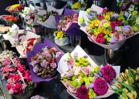 В соцсетях расходится слух, что цветочные букеты переносят COVID-19