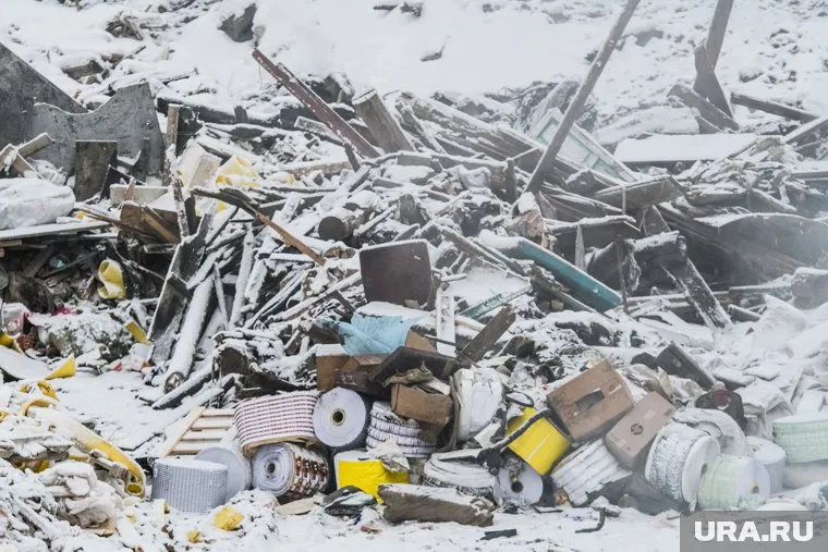 В Муравленко нашли свалку с отработанными ртутными лампами