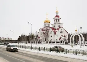 В Сургуте продают однокомнатную квартиру с видом на храм за 23 миллиона рублей