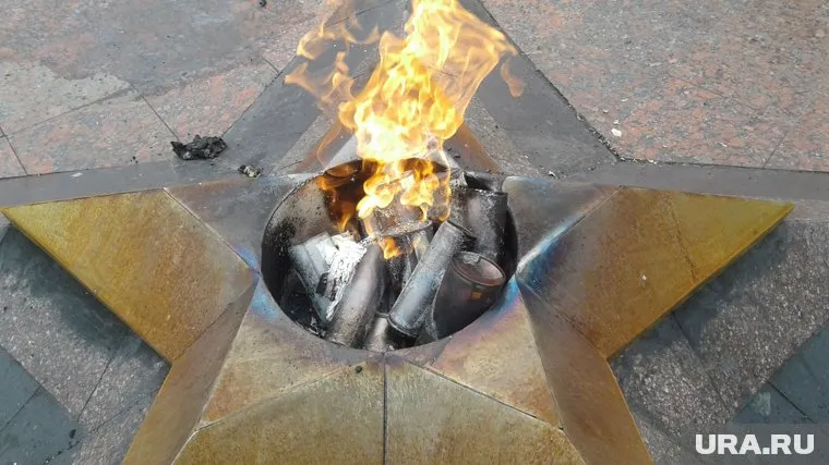 «Вечный огонь» выдержал нападение вандалов