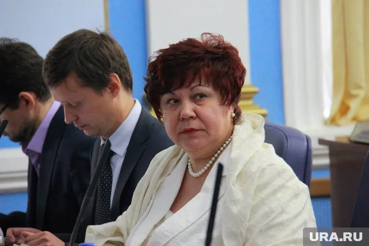 Глава КСП Мария Батуева рассказала депутатам о нарушениях чиновников