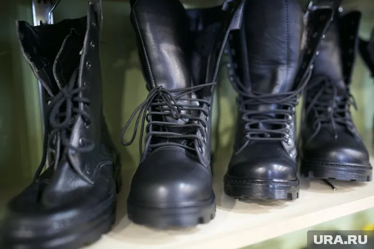 Вакансия предполагает фасовку обуви для силовиков и военнослужащих