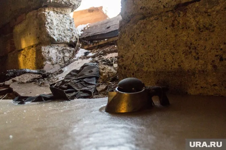 Подвал дома затоплен фекалиями