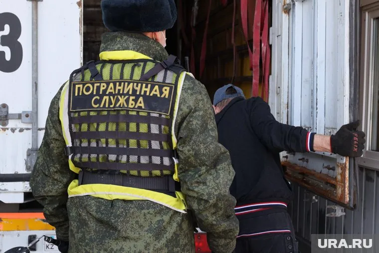 На границе с Казахстаном в Курганской области задержали фуру с нелегальным луком