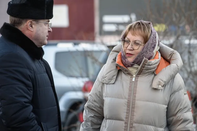 Возложение цветов к памятнику Ельцину. Екатеринбург