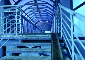 В Тюмени названы сроки обновления надземного перехода через ж/д пути