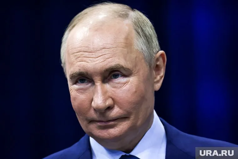 Президент РФ Владимир Путин начал готовить "Единую Россию" к большим выборам