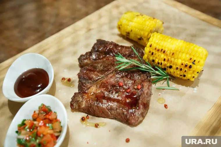 При постковиде желательно не употреблять красное мясо, сахар и жиры