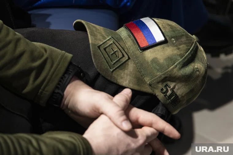 Герой России Шмидт поздравил выпускников с их праздником