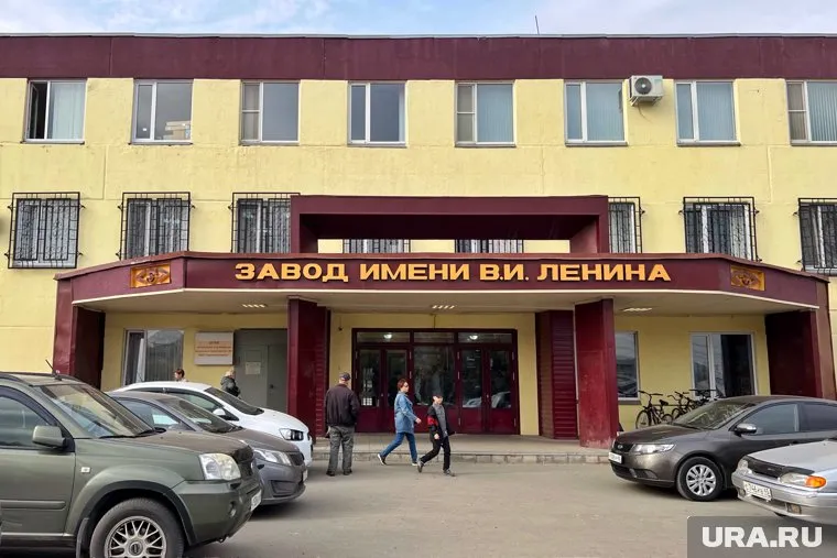 На КМЗ ищут опытных слесарей, сварщиков и токарей