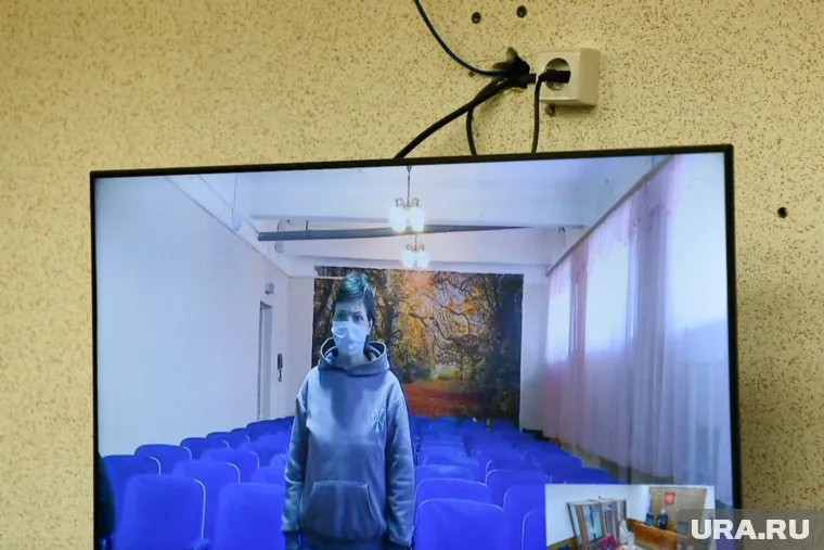 Анастасия Петрова ведет переписку со своим отцом, где рассказывает о жизни в психбольнице