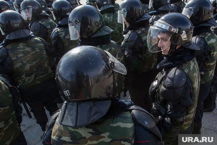 По одной из версий, журналисты разгневали влиятельных чиновников своими критическими публикациями