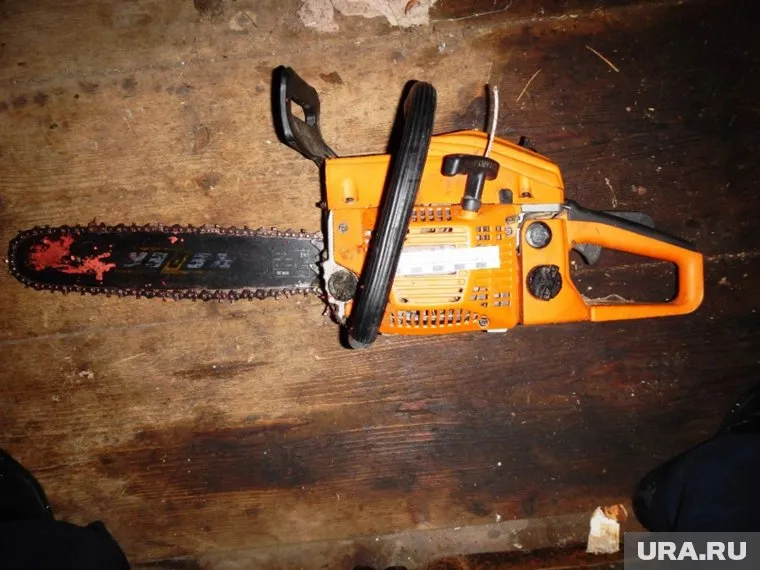 Этой бензопилой уралец распилил товарища