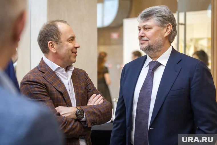 Анатолий Никифоров (справа) придумал, как сохранить свое представительство и в гордуме, и в Заксобрании даже после ухода из активной политики