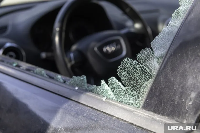 Тюменка должна будет оплатить ремонт авто, на которое упала с 20-го этажа