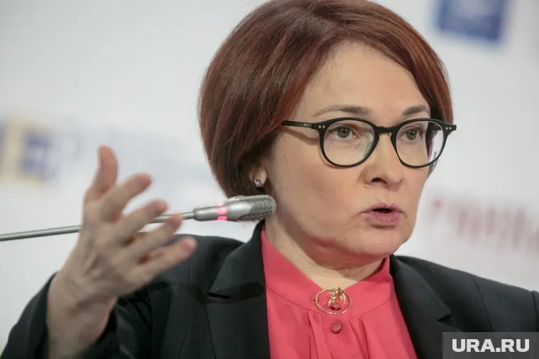 Эльвира Набиуллина отметила, что не пользуется бумажными купюрами