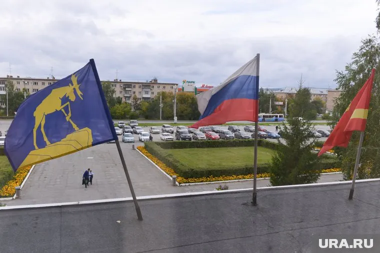 Вход в здание мэрии Миасса блокировали силовики