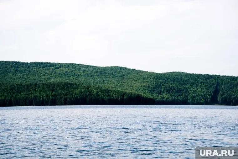 На территории коттеджа есть собственный выход к озеру 