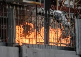 Пламя охватывает промзону в районе Кольцово