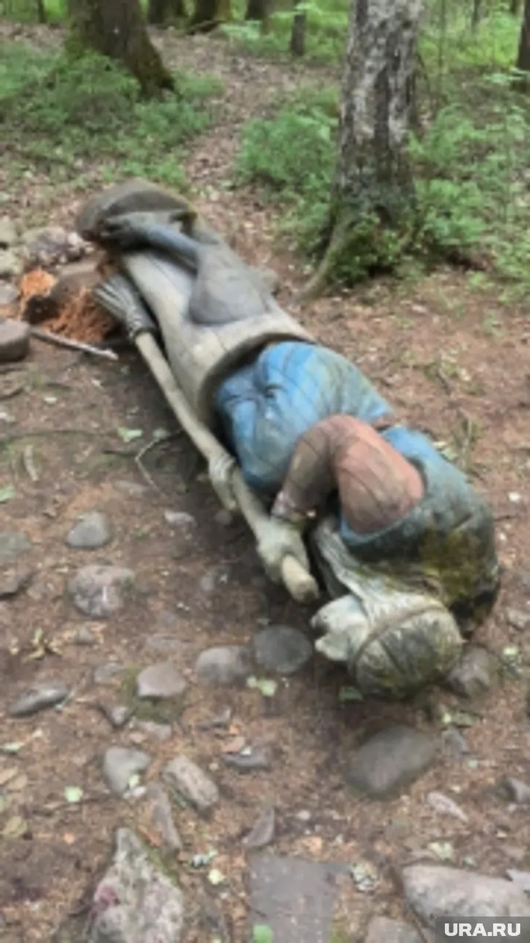 Именно эта деревянная «Баба Яга» и стала причиной трагедии