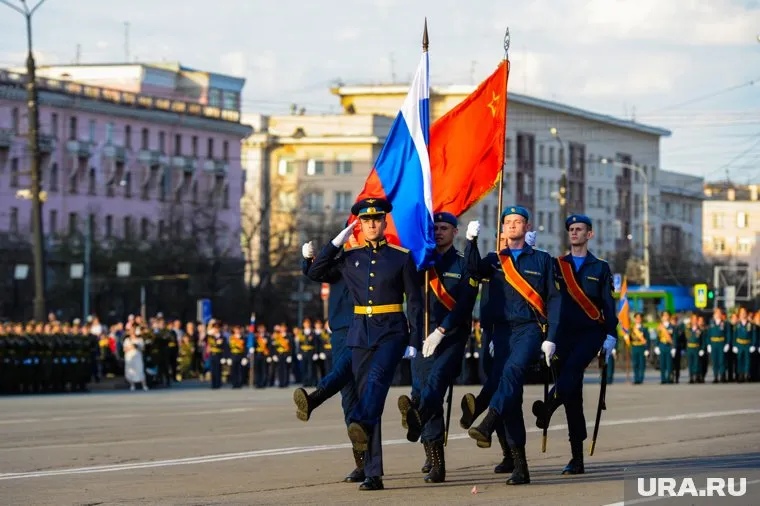 Челябинский депутат считает, что форму для почетного караула заказали по завышенным ценам