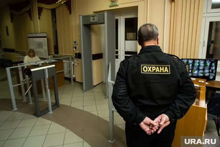 Ректор вуза заявил, что договор с охраной действует до января 2022 года
