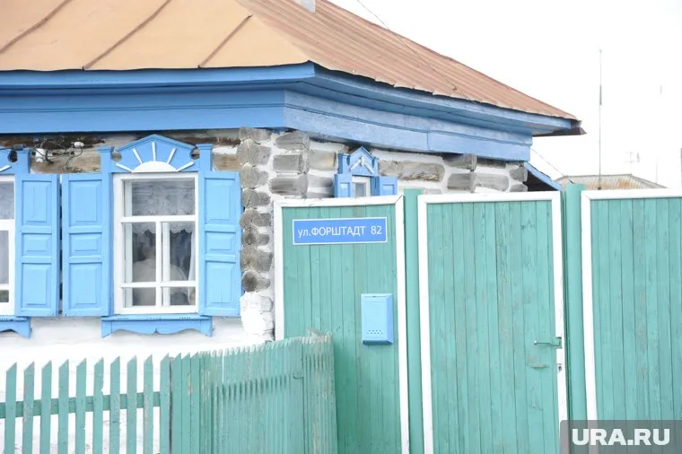 Пьяные мужчины избили знакомого из-за того, что он не впустил их к себе