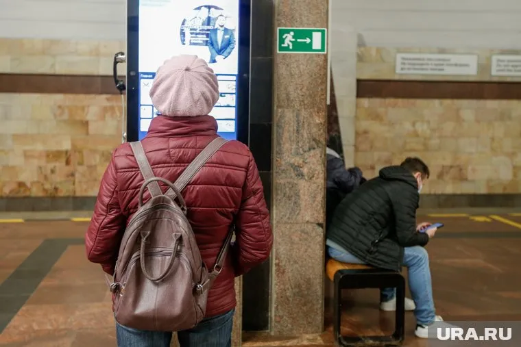 В преддверии 9 мая в транспорте поменяли дикторов и убрали перевод на английский