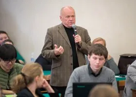 Журфак главного свердловского вуза может возглавить человек без образования