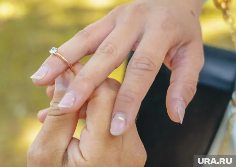 Мэрия Сургута пожелала паре счастья и безграничной любви