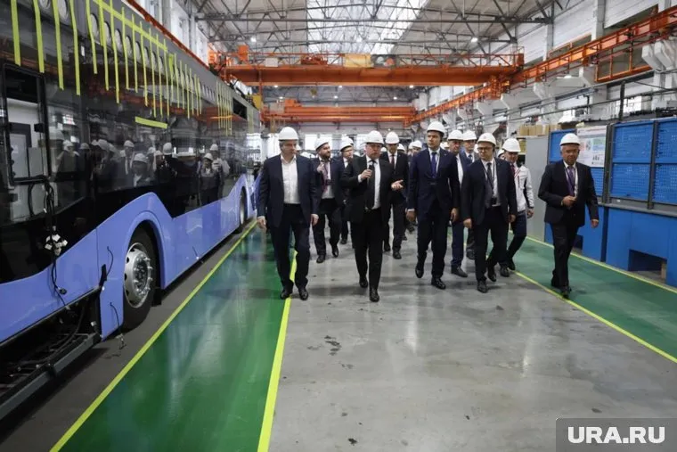 Глава Минпромторга побывал на производстве электробусов и троллейбусов