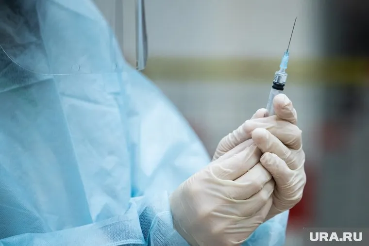 Вакцинация обязательна для медработников и учителей