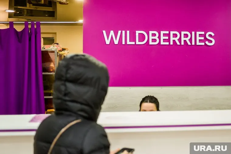 Покупательница разбила телефон сотрудника ПВЗ Wildberries из-за неверного товара, передает Baza