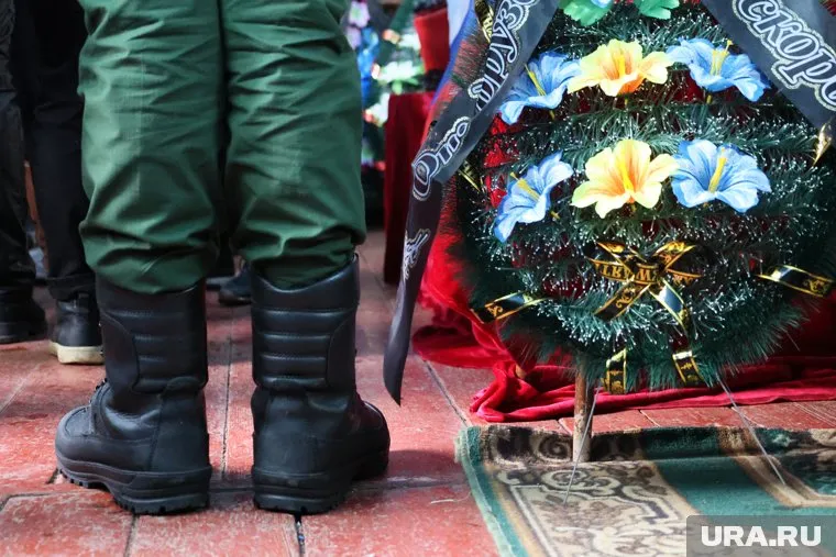 В Курганской области простились с погибшим на Украине военнослужащим