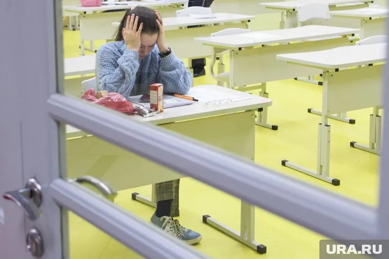 Из-за сноса школы детей перевели в другие учебные заведения