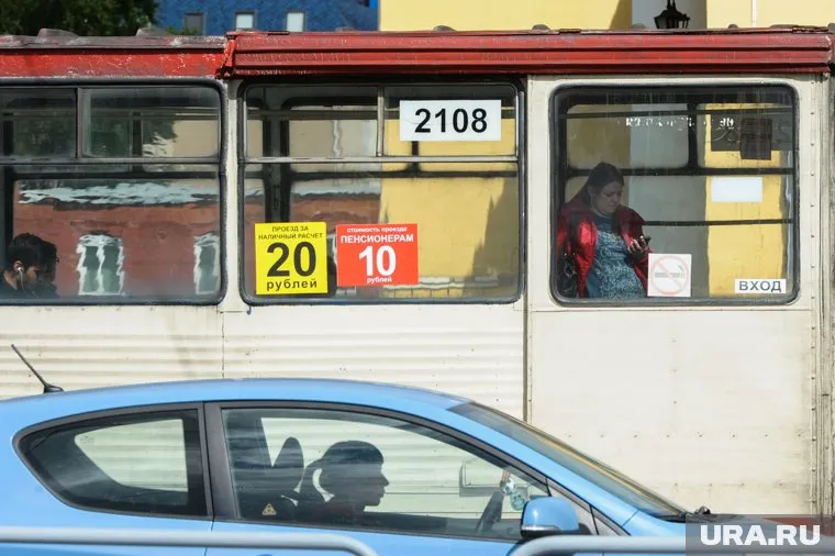 Девушка по странной причине попала в яму на трамвайных путях (фото из архива)