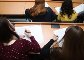 Студенты из разных городов России стали жертвами учительницы из Пермского края