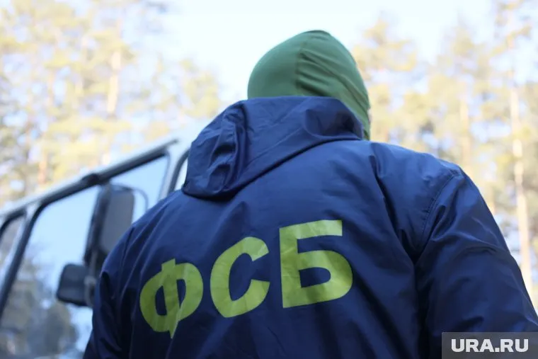 ФСБ задержала группу из шести человек, которые незаконно врезали свою линию к путепроводу нефтяной компании