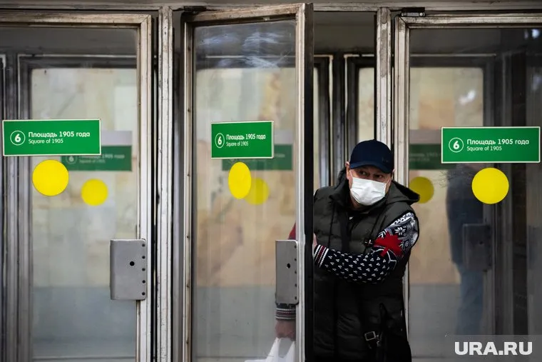 У россиян накопилось недовольство от режима самоизоляции, но об отмене ограничений пока нет речи