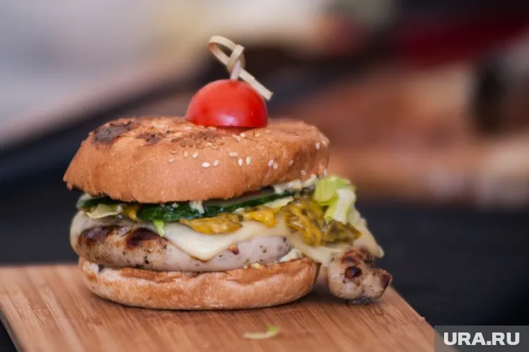 Москвичке продали бургер с плесенью в ресторане «Вкусно — и точка»