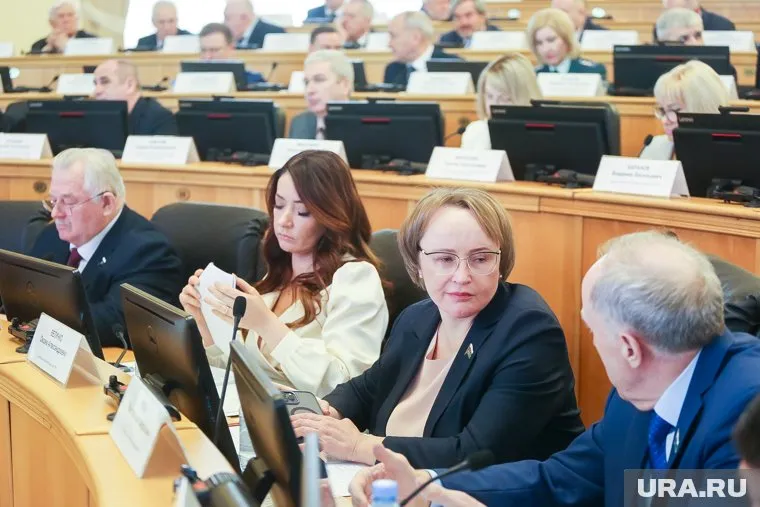 Депутаты тюменского парламента скинулись на дом герою РФ